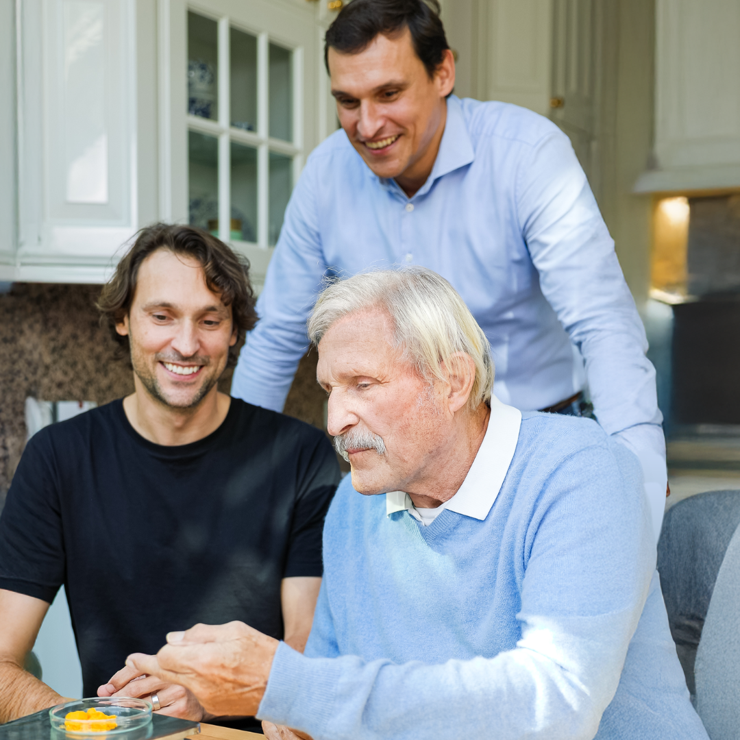 Die Gründer Robby und Nico Beyer mit Vater