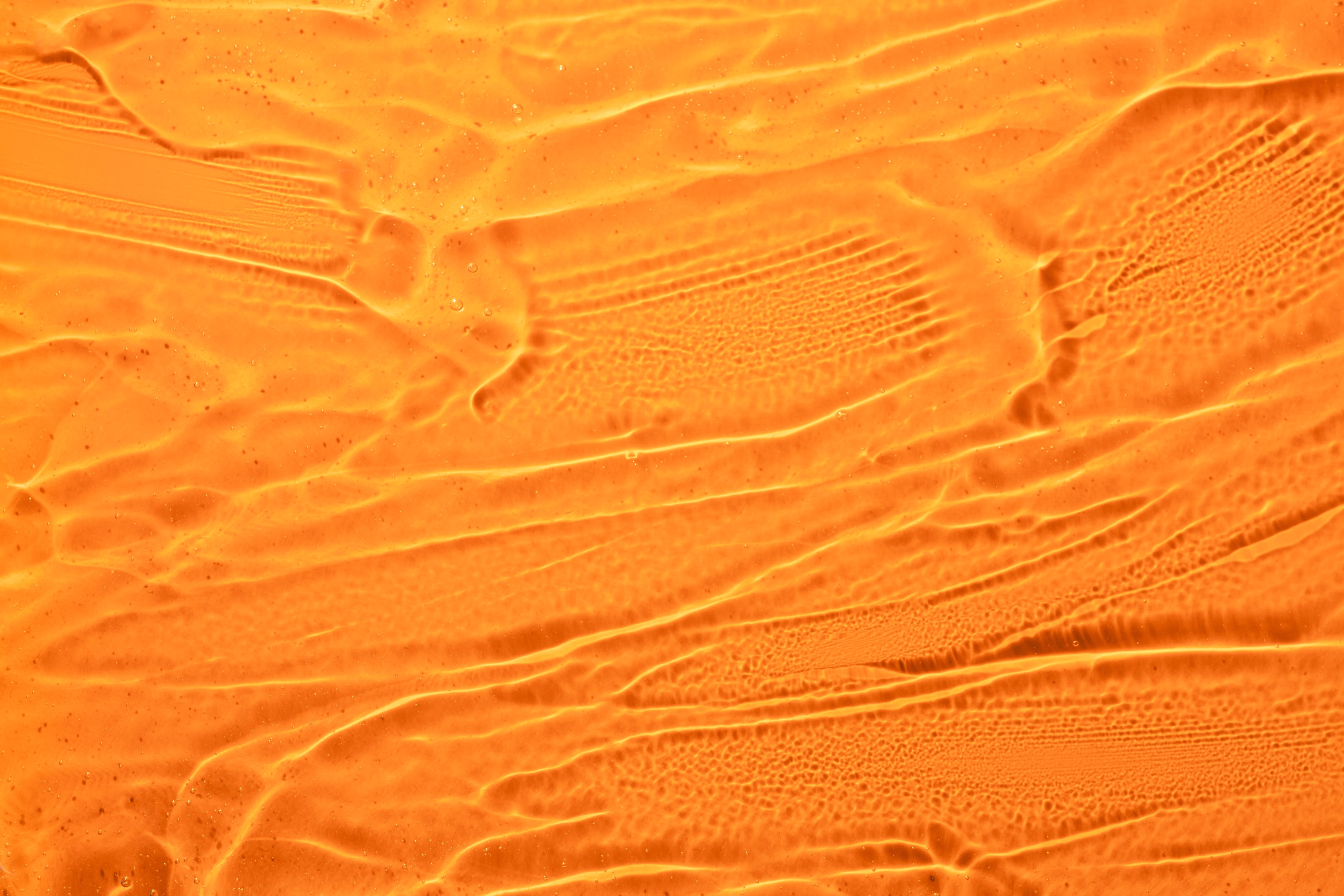 Carotinoide als rotes Öl vollflächig verstrichen.